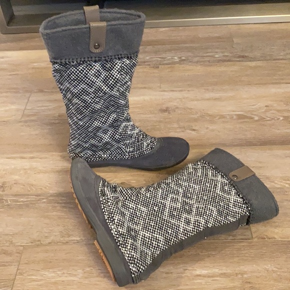 Sorel Boots - Picture 2 of 6